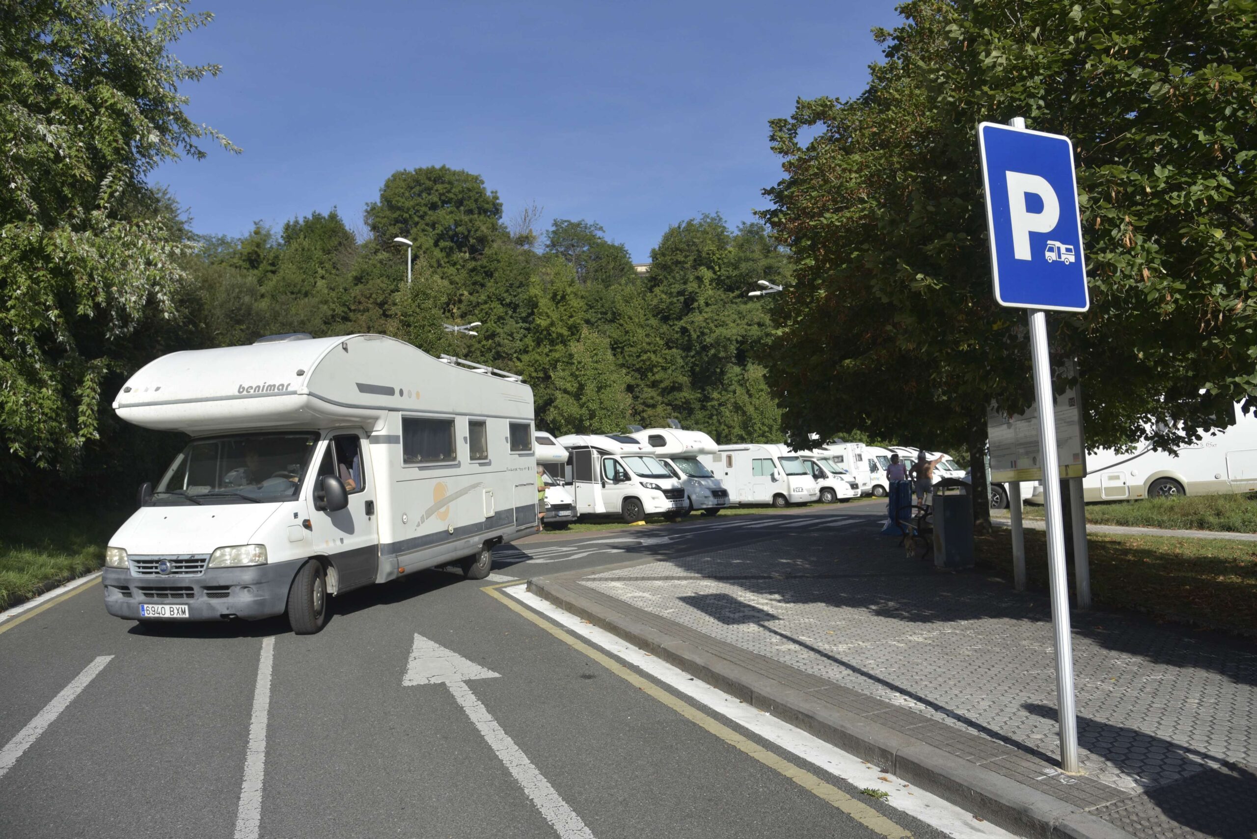 Todo lo que necesitas saber para pernoctar, estacionar y/o acampar con tu autocaravana o cámper en España